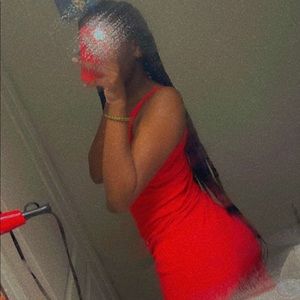 Meet your Posher, Tee